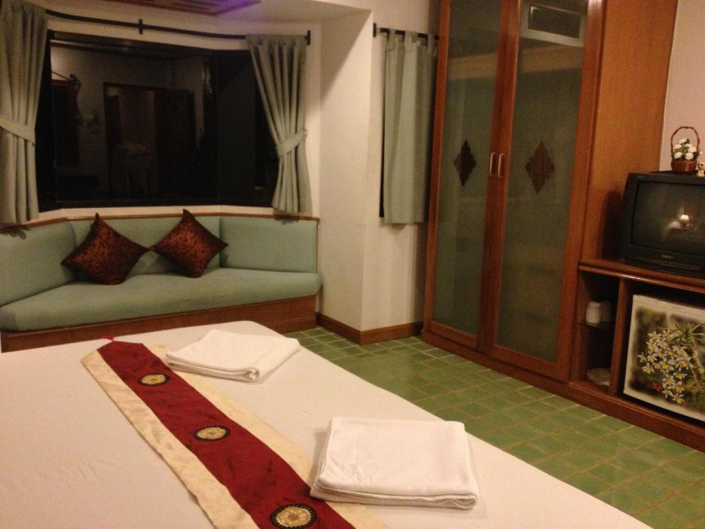 Your Place Inn Karon Ngoại thất bức ảnh